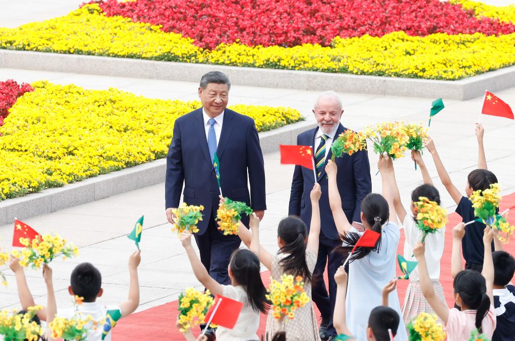 Xi realiza conversas com o presidente brasileiro