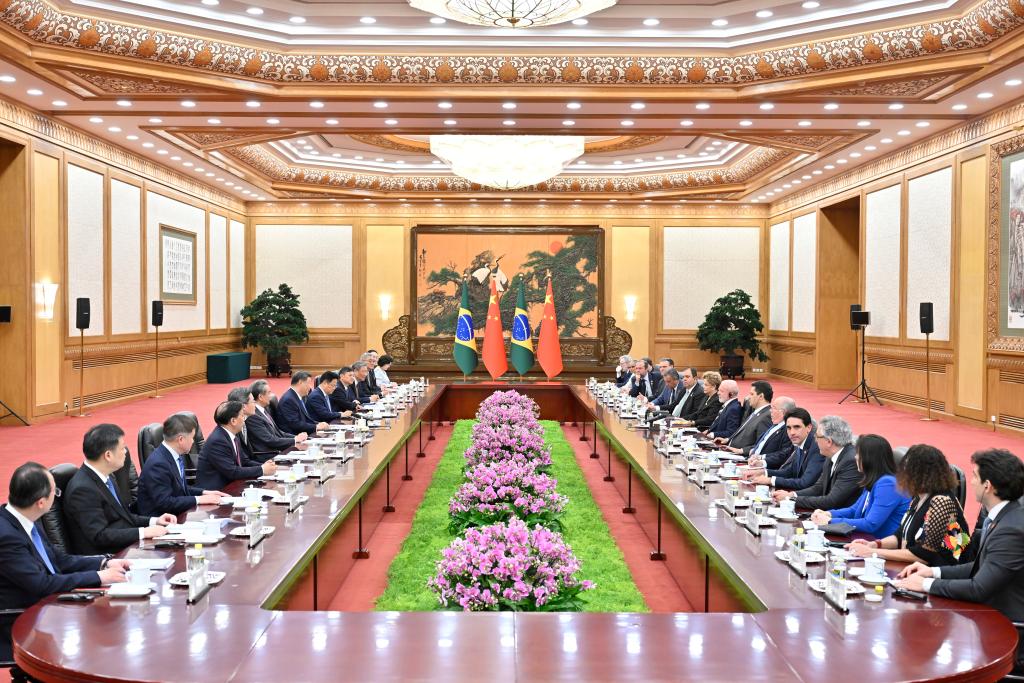 Xi realiza conversas com o presidente brasileiro