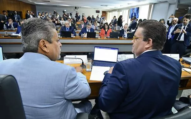 Wolney Queiroz durante audiência no Senado sobre fraudes no INSS
