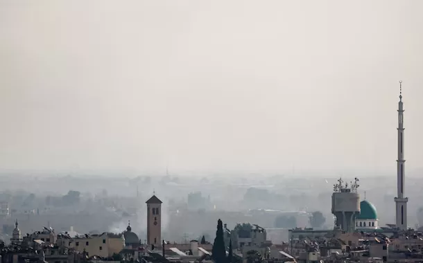 Uma vista geral mostra uma igreja e uma mesquita na Cidade Velha de Damasco, Síria, em 20 de dezembro de 2024