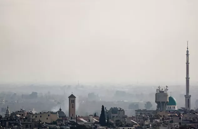 Uma vista geral mostra uma igreja e uma mesquita na Cidade Velha de Damasco, Síria, em 20 de dezembro de 2024