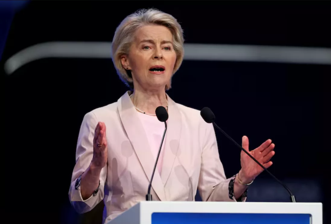 A presidente da Comissão Europeia, Ursula von der Leyen, participa do congresso do Partido Popular Europeu (PPE), em Valência, Espanha, em 29 de abril de 2025