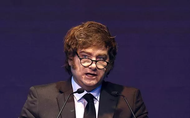 Governo Milei vai intervir no câmbio para conter alta do dólar na Argentina