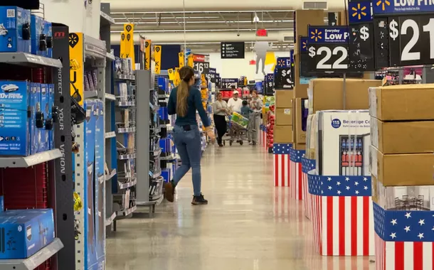 Walmart, Oceanside, Califórnia, 15 de maio de 2025