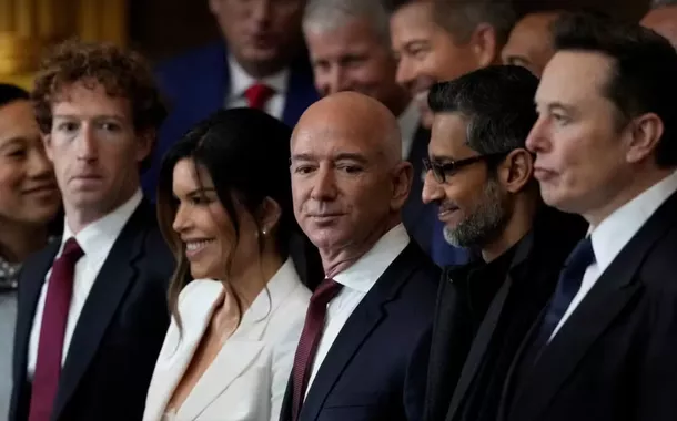 Na posse de Donald Trump, Mark Zuckerberg (Meta), Jeff Bezos (Amazon) e a noiva, Lauren Sanchez, Sundar Pichai (Google) e Elon Musk (X), em Washington - 20/01/2025