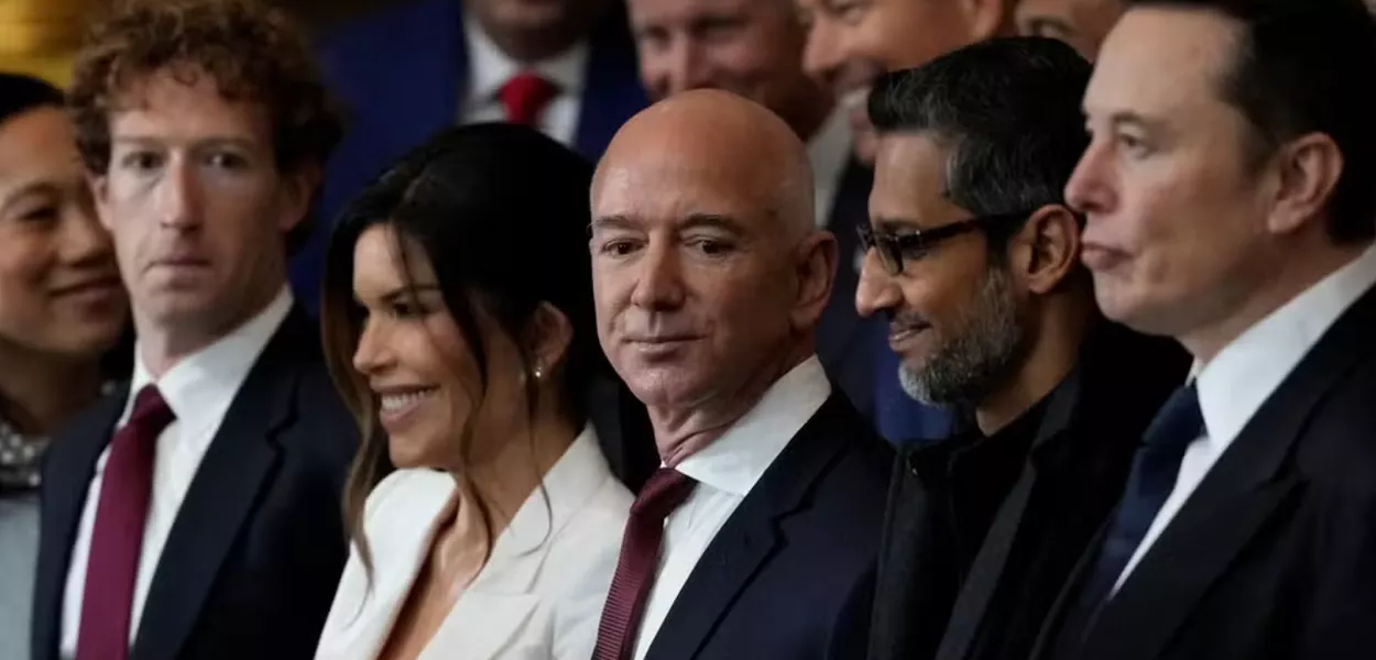 Na posse de Donald Trump, Mark Zuckerberg (Meta), Jeff Bezos (Amazon) e a noiva, Lauren Sanchez, Sundar Pichai (Google) e Elon Musk (X), em Washington - 20/01/2025