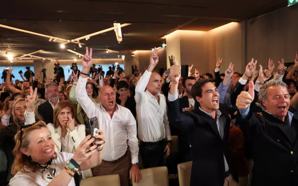 Centro-direita vence eleições em Portugal, mas impasse político persiste com avanço da extrema-direita