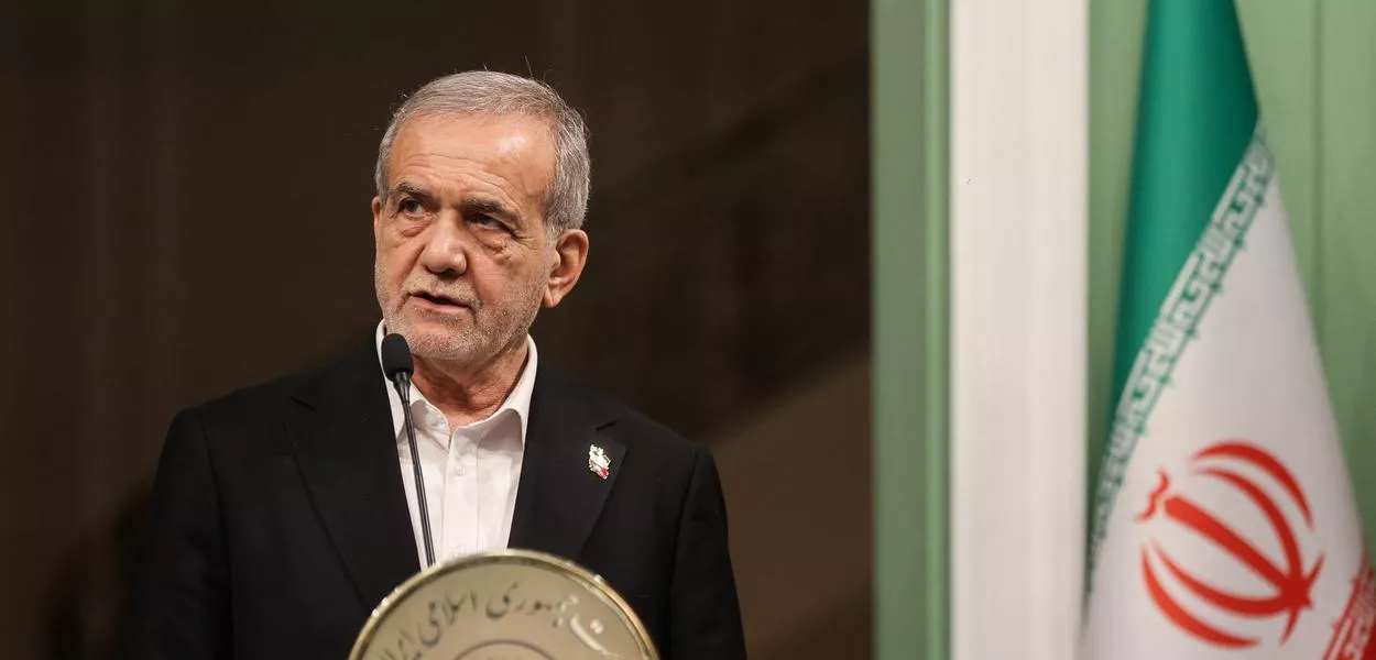 Presidente do Irã, Masoud Pezeshkian, durante entrevista coletiva em Teerã
19/02/2025