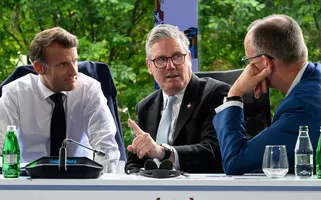 Emmanuel Macron, Keir Starmer e Friedrich Merz