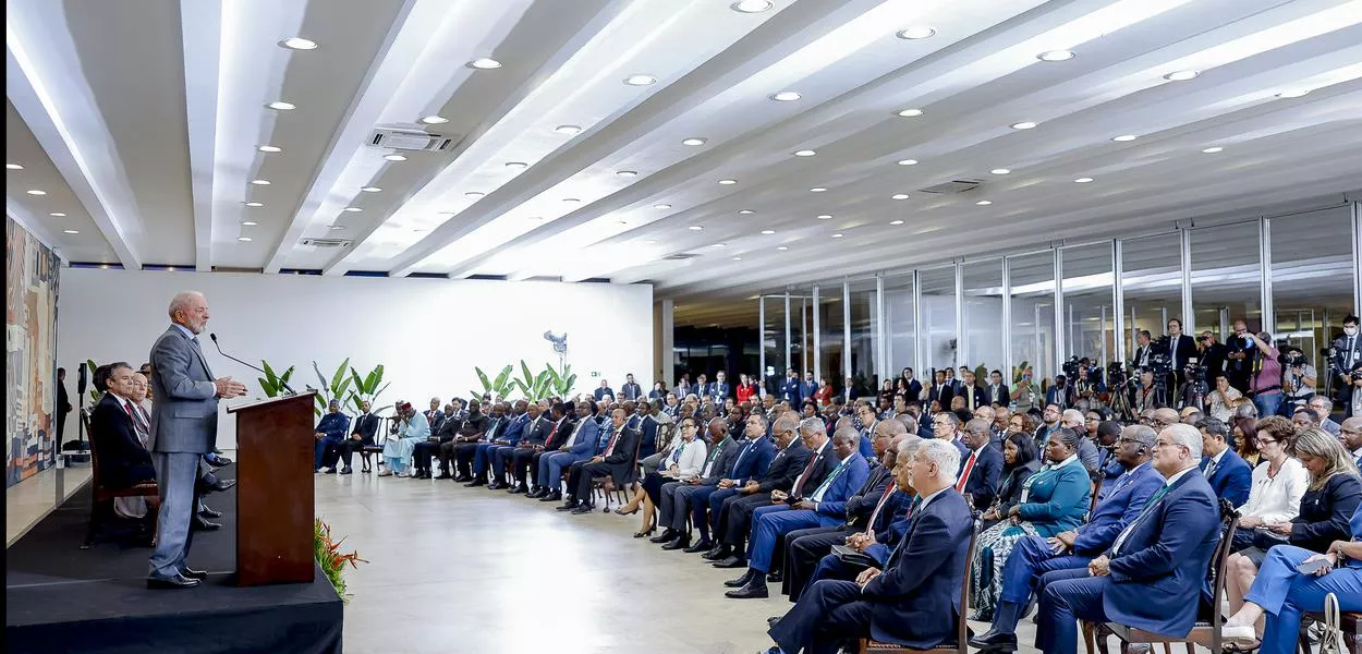 Presidente da República, Luiz Inácio Lula da Silva, durante reunião com Ministros de Agricultura da União Africana.
Palácio do Itamaraty, Brasilia - DF.

Foto: Ricardo Stuckert / PR