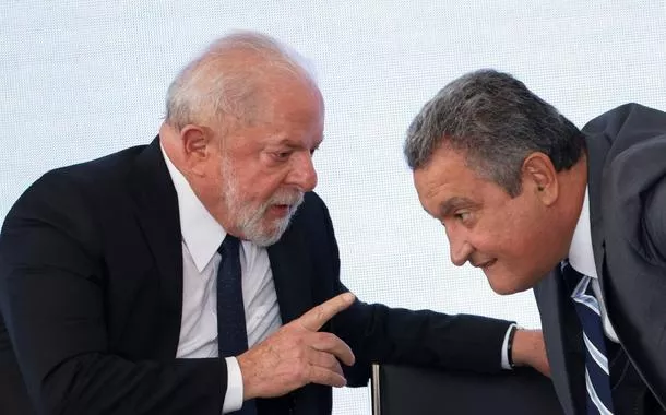 Presidente Luiz Inácio Lula da Silva (à esq.) e ministro da Casa Civil, Rui Costa