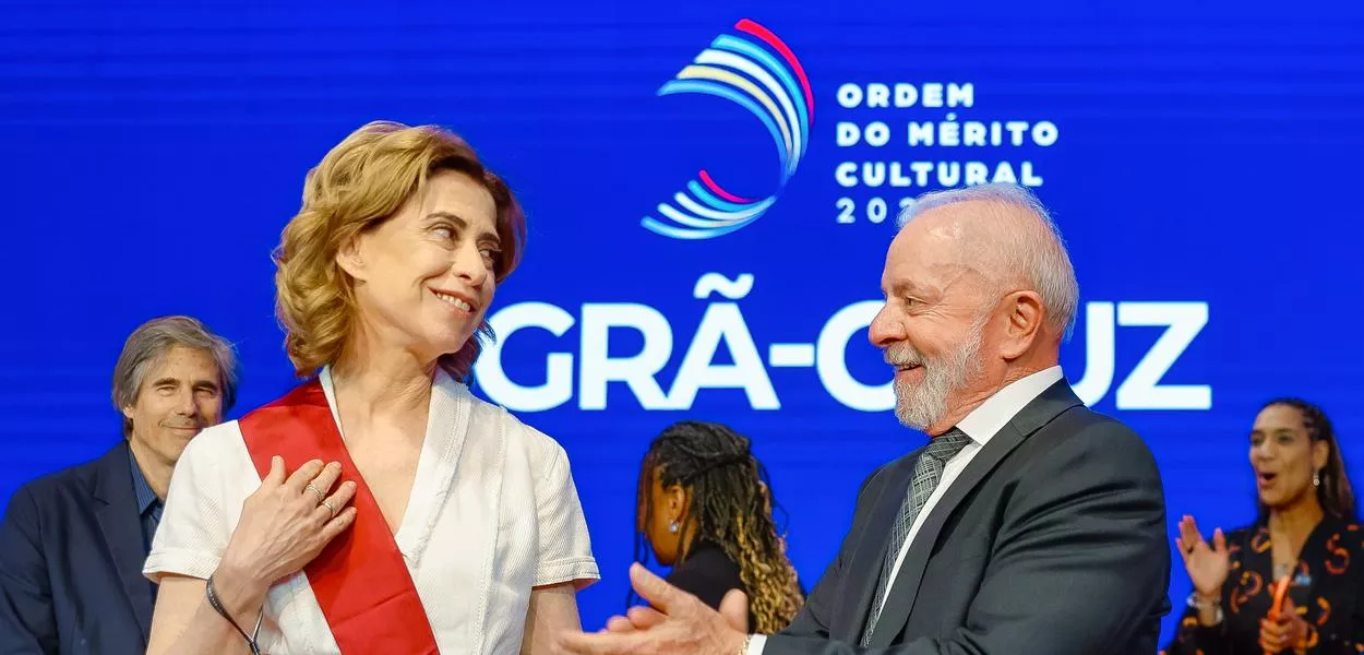 20.05.2025 - A Atriz, Fernanda Torres e o Presidente da República, Luiz Inácio Lula da Silva e a durante a cerimônia de Entrega da Ordem do Mérito Cultural, no Palácio Gustavo Capanema. Rio de Janeiro - RJ.

Foto: Ricardo Stuckert / PR