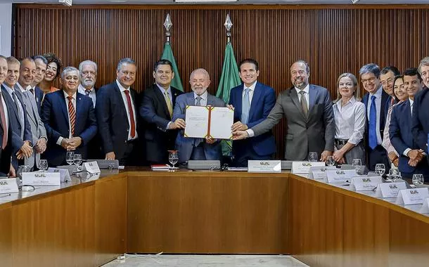 Lula anuncia tarifa social de energia