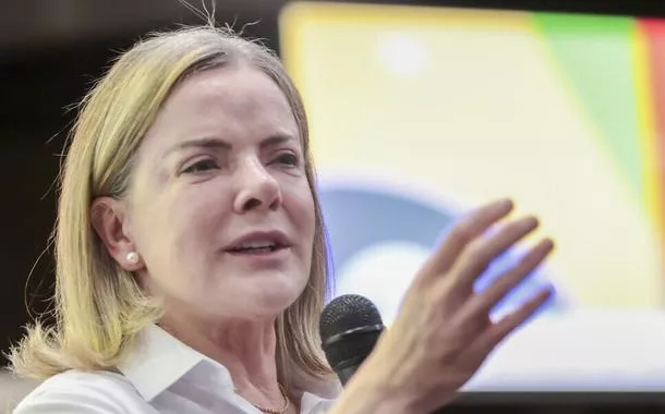 Folha culpa Lula por negociação emperrada com os EUA; “perigosa inversão da realidade”, critica Gleisi