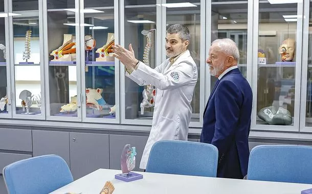 Lula defende aliança entre "excelência privada" e "compromisso público" na formação de médicos