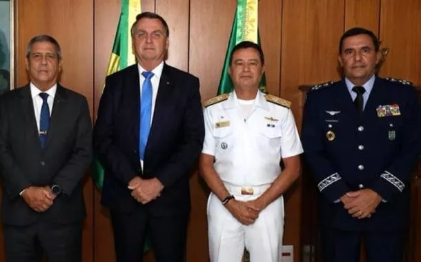 Paulo Sergio Nogueira, Braga Netto, Jair Bolsonaro, Almir Garnier Santos e Carlos de Almeida Baptista Junior