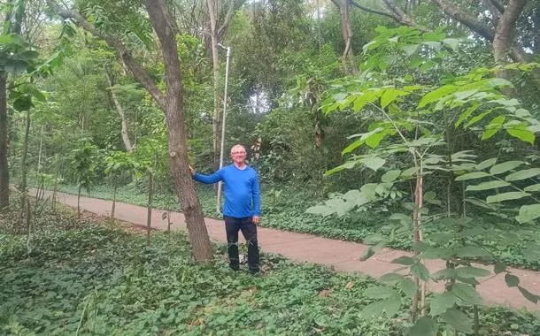 Aposentado transforma lixão em floresta urbana e anuncia biblioteca no Parque Tiquatira