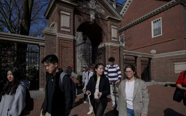 Juíza bloqueia decisão do governo Trump contra matrículas internacionais em Harvard