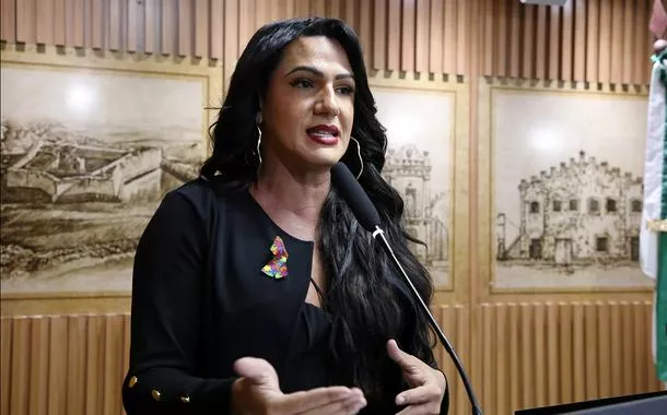 Parlamentar sofre transfobia durante votação que envolveu Jair Bolsonaro (vídeo)