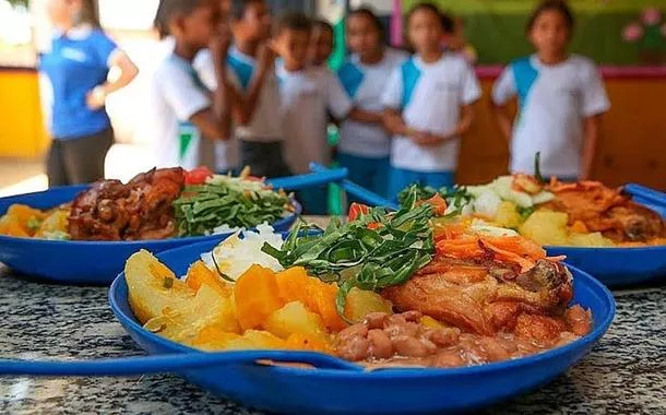 BNDES e governo Lula lançam projeto para levar comida saudável da agricultura familiar às escolas do Acre