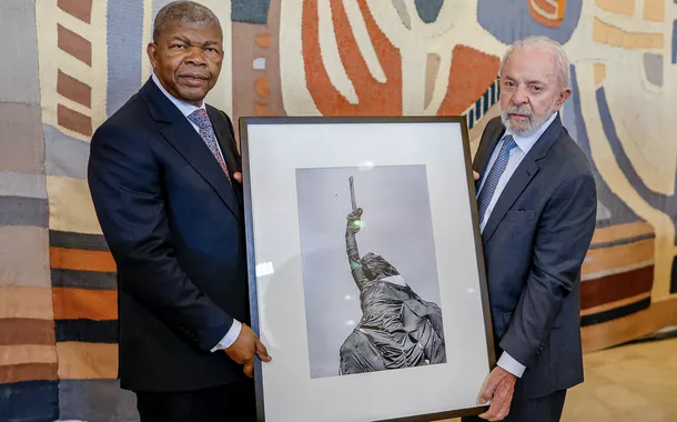 Lula e presidente de Angola prestam homenagem a Sebastião Selgado: "um dos maiores fotógrafos que o mundo já produziu"