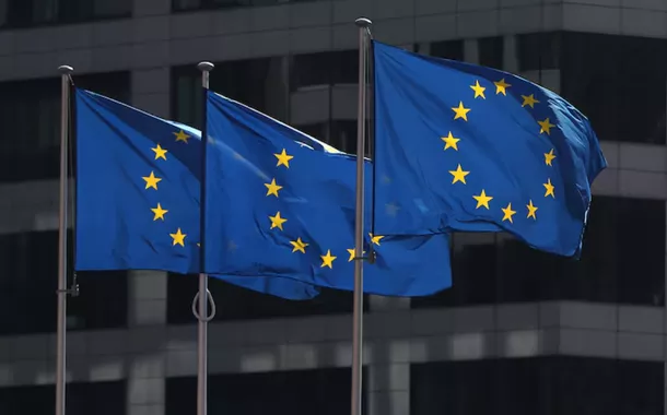 UE aprova novas sanções contra Rússia e promete teto "mais eficaz" para preço do petróleo