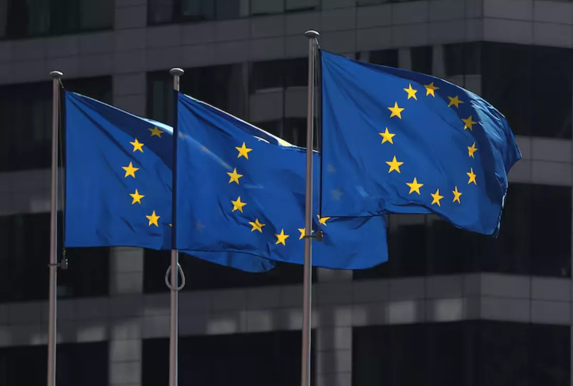 Bandeiras da União Europeia tremulam do lado de fora da sede da Comissão Europeia em Bruxelas, Bélgica, em 10 de abril de 2019