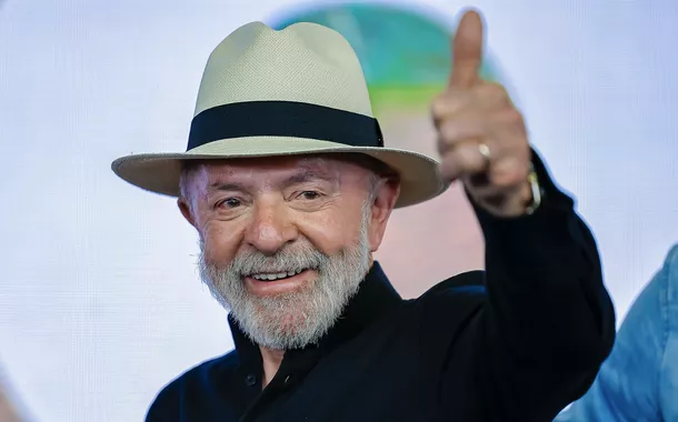 Lula saúda Kleber Mendonça e parabeniza o cineasta após premiação em Cannes: 'obrigado por levar nossa arte ao mundo' (vídeo)