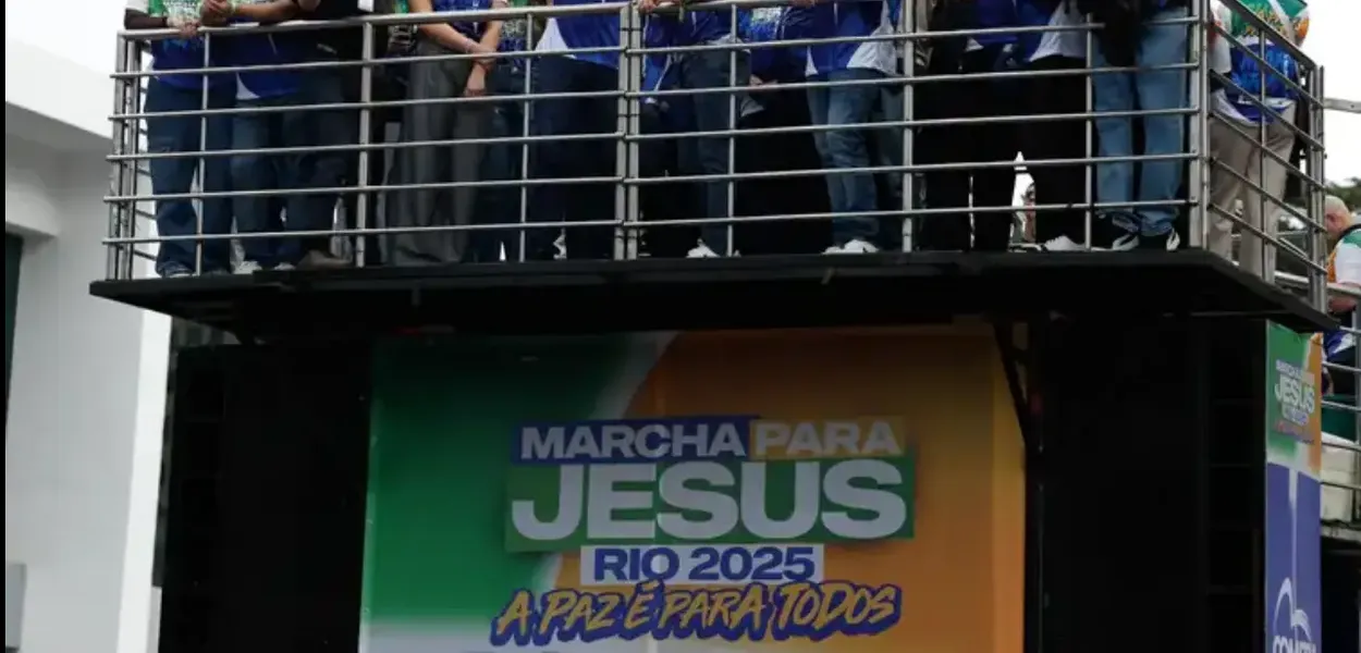 O governador do Estado, Cláudio Castro, na 18° edição da Marcha para Jesus, que reúne cristãos em caminhada pela Avenida Presidente Vargas, no centro da cidade