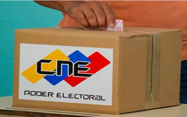 Urna eleitoral da Venezuela, com a logomarca do Conselho Nacional Eleitoral