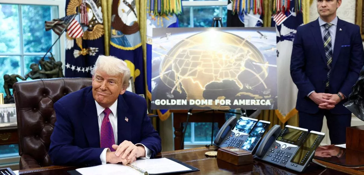 O presidente dos EUA, Donald Trump, e o secretário de Defesa, Pete Hegseth, na Casa Branca