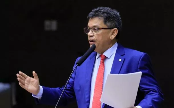 Eduardo Bolsonaro precisa respeitar o Brasil, diz Márcio Jerry