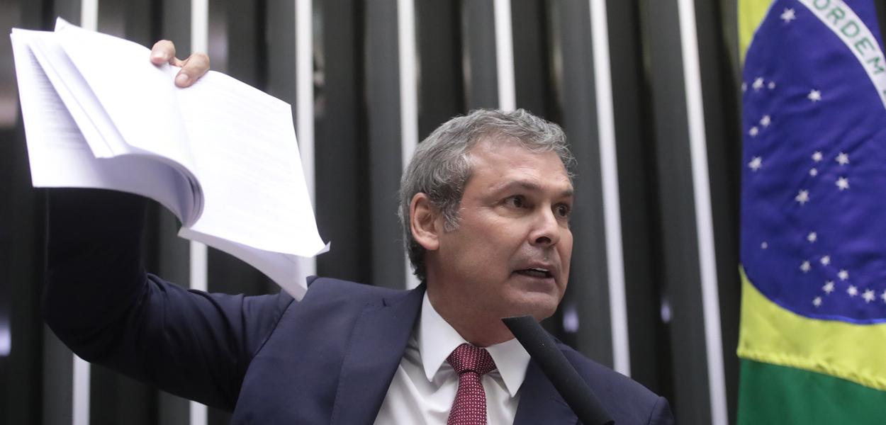 Decisão do Supremo Agrava Finanças Públicas e Impacta Serviços Essenciais, Alerta Lindbergh Farias