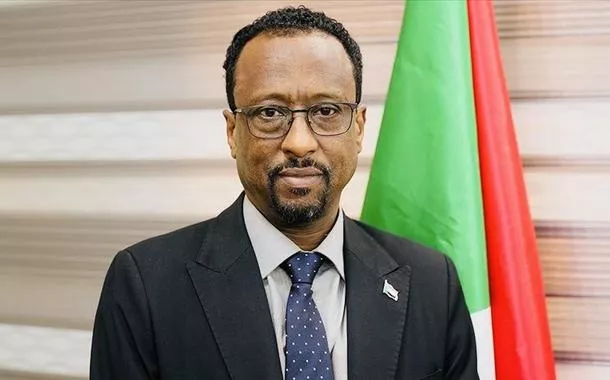 Ministro sudanês denuncia sanções dos EUA como manobra política e nega uso de armas químicas
