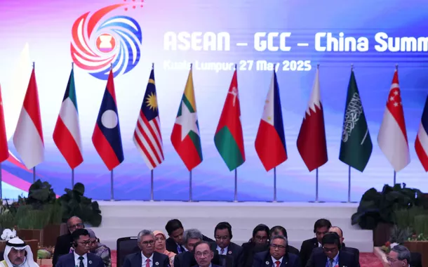 China propõe novo eixo estratégico com ASEAN e países do Golfo para enfrentar hegemonia ocidental