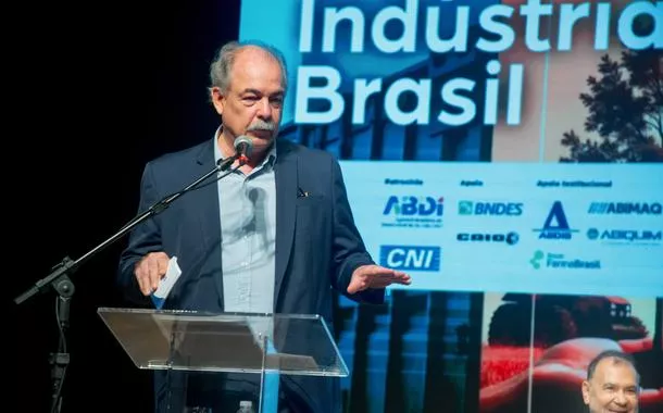 Mercadante defende nova aliança entre Estado e mercado para reindustrializar o Brasil