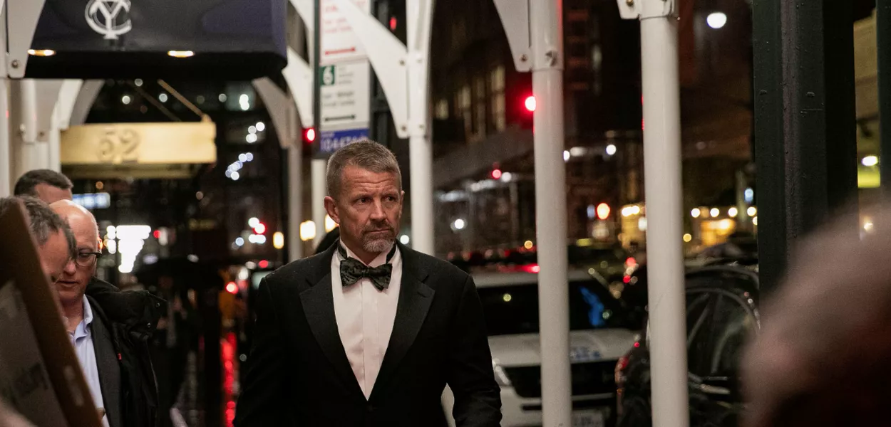 FOTO DE ARQUIVO: Erik Prince chega para o evento de gala do New York Young Republican Club no Yale Club of New York City, em Manhattan, Nova York, EUA, em 7 de novembro de 2019