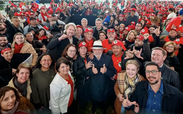 Lula desapropria fazenda e assenta 400 famílias do MST no Paraná