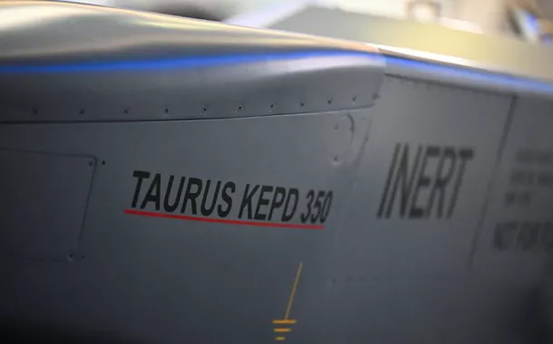 Uma visão geral do míssil de cruzeiro Taurus, da MBDA, multinacional europeia de desenvolvimento e fabricação de mísseis, em sua sede em Schrobenhausen, perto de Munique, Alemanha, em 5 de março de 2024
