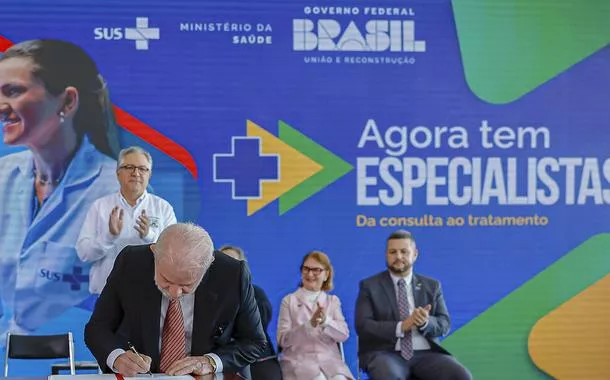 Lula durante a cerimônia de lançamento do "Agora Tem Especialistas"