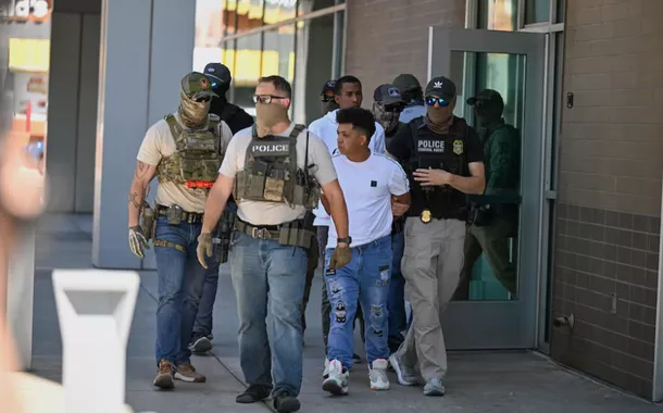 Suprema Corte dos EUA autoriza Trump a suspender liberdade condicional de meio milhão de imigrantes