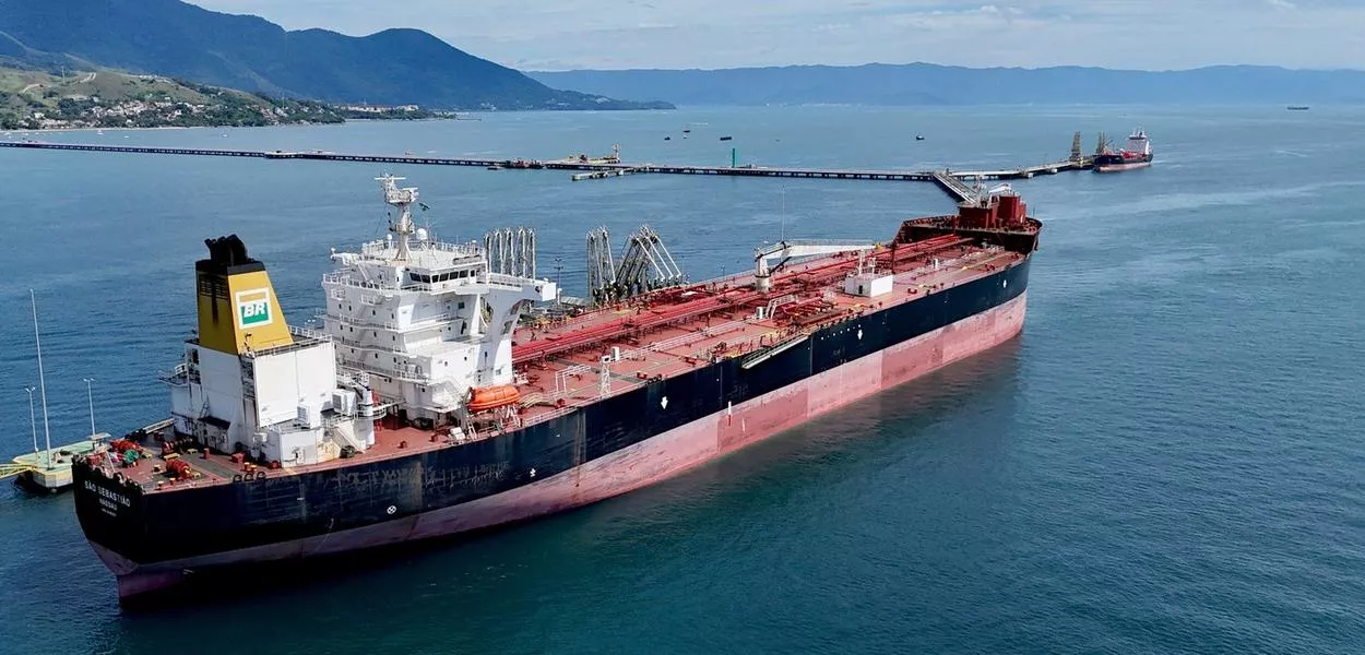 Navio petroleiro da Petrobras
