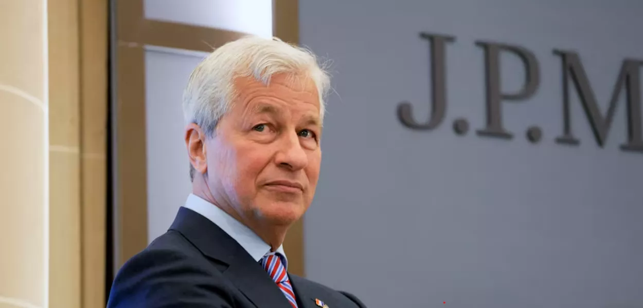 O CEO da Morgan, Jamie Dimon, observa durante a inauguração da nova sede francesa do banco JP Morgan em Paris, França, em 29 de junho de 2021