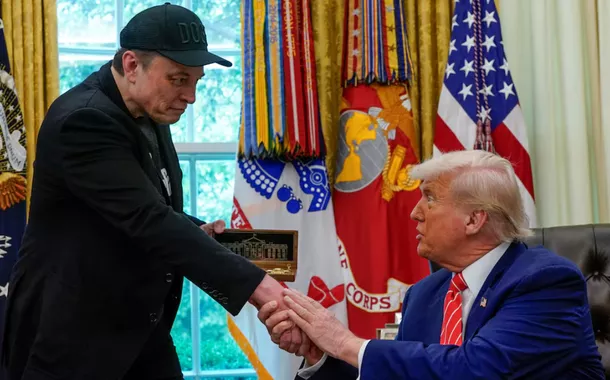 O presidente dos EUA, Donald Trump, e Elon Musk participam de uma coletiva de imprensa no Salão Oval da Casa Branca, em Washington, DC, EUA, em 30 de maio de 2025