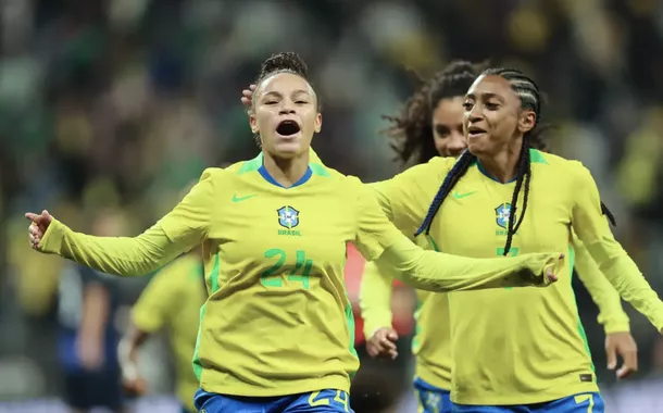 Seleção feminina de futebol