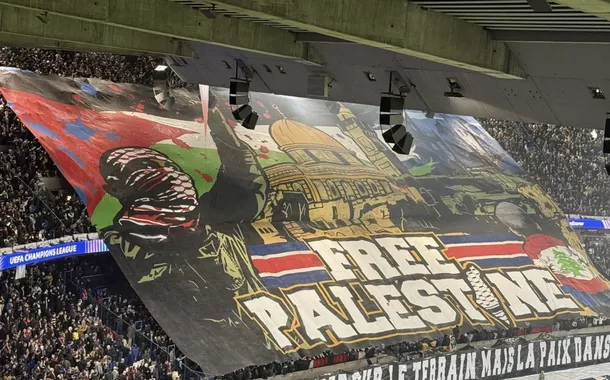 O gol mais bonito do PSG veio da torcida: a bandeira Palestina Livre