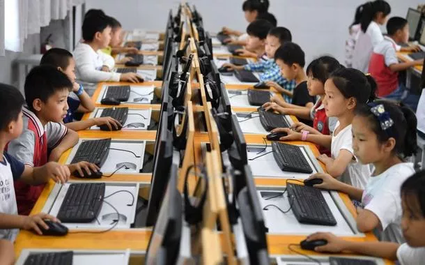 De Confúcio à IA: China declara revolução educacional