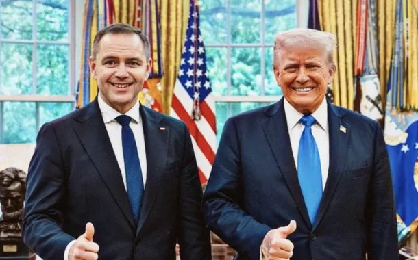 Karol Nawrocki ao lado de Donald Trump