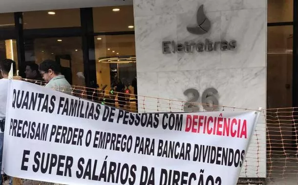 Protesto em frente à sede da Eletrobras
