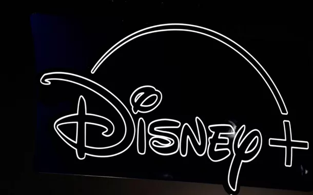 Sinalização da Disney+ é vista acima do salão de convenções da Comic-Con International em San Diego, Califórnia, EUA, em 21 de julho de 2022